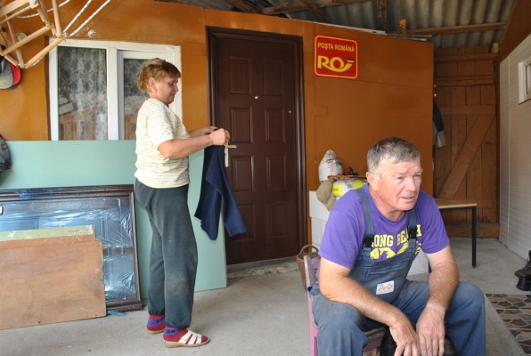 53. Pošťák a jeho žena v Poianě Micului